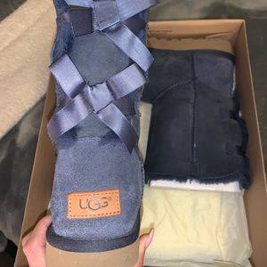 UGG boots —> Bailey Bow